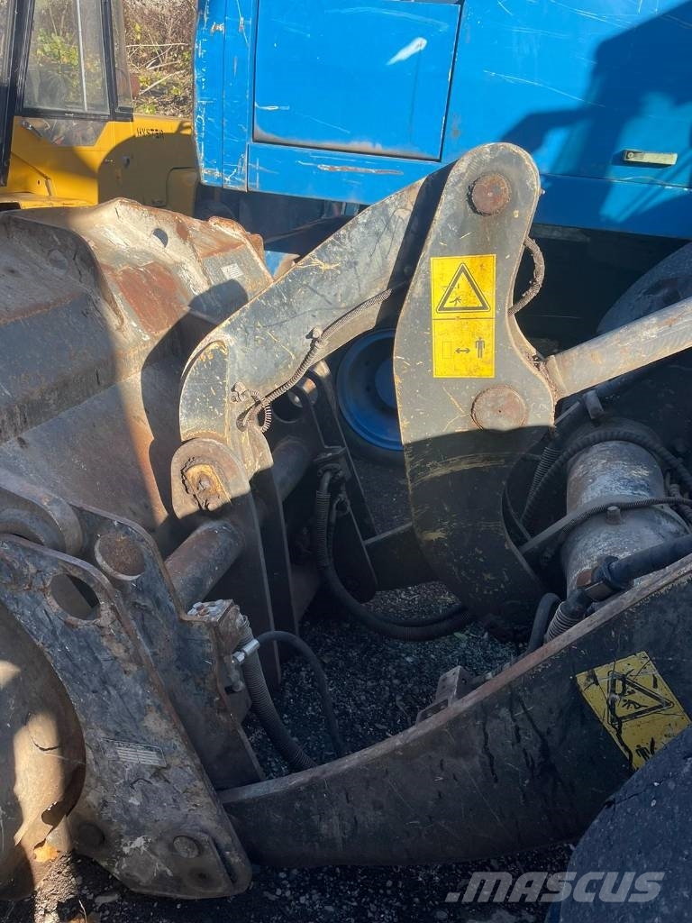 Komatsu WA 200 PT-5 Колесни товарачи
