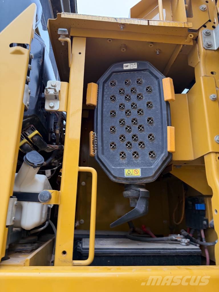 CAT 345GC 3000 units excavators in stock Raupenbagger