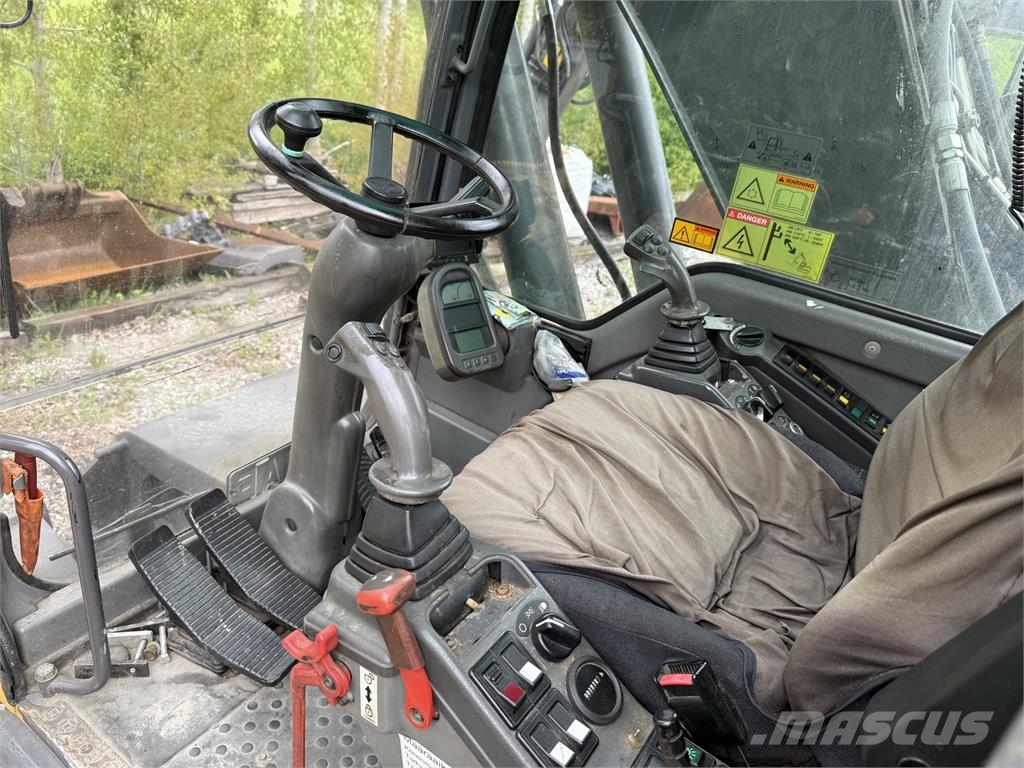 Volvo EW160C / Engcon tiltrotator with grapple / Rail ge Wielgraafmachines