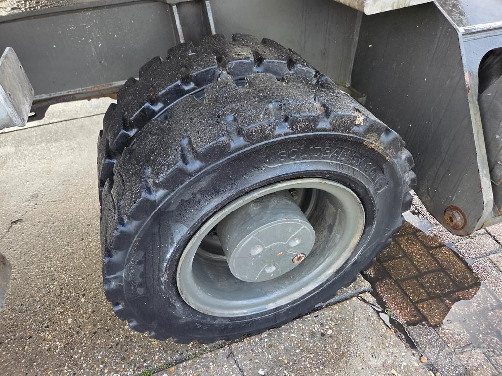 Sennebogen 821 overslagkraan met roterende sorteergrijper Manejadores de residuos industriales
