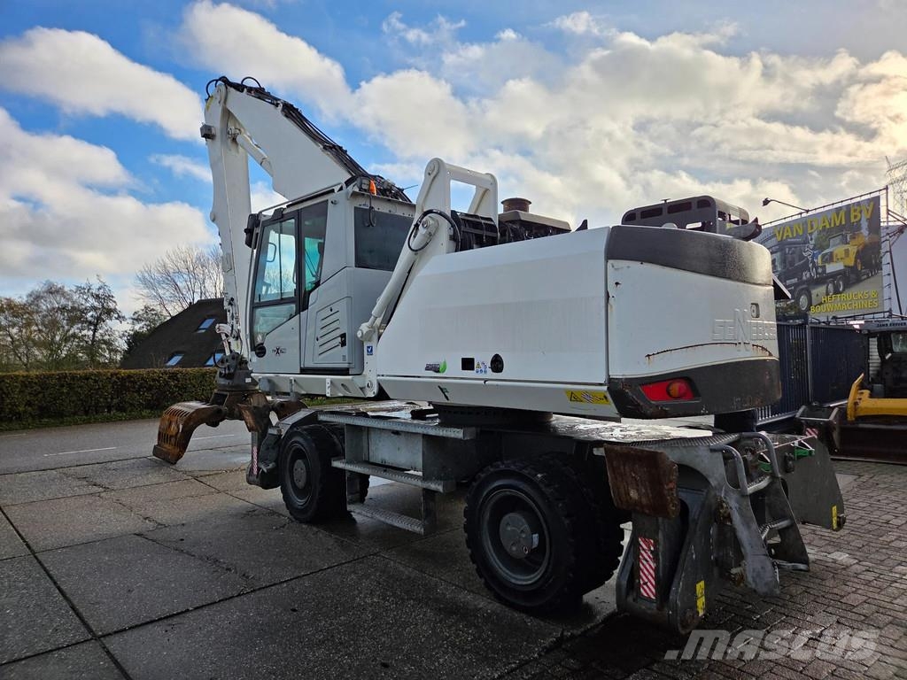 Sennebogen 821 overslagkraan met roterende sorteergrijper Manejadores de residuos industriales
