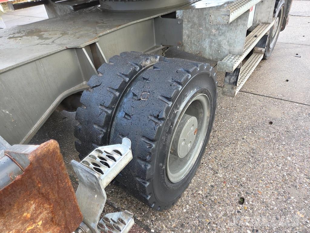 Sennebogen 821 overslagkraan met roterende sorteergrijper Manejadores de residuos industriales