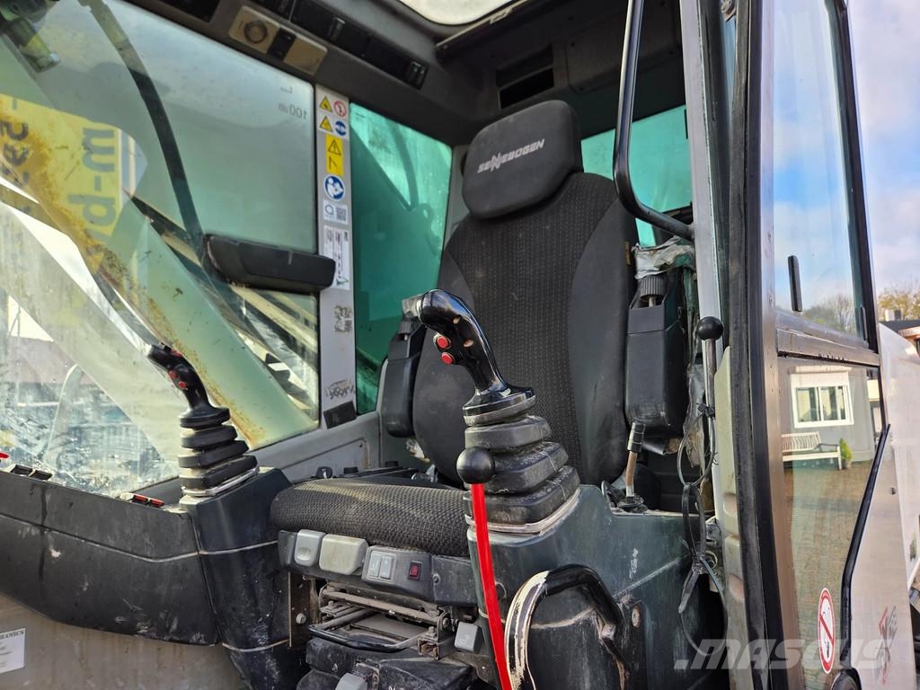 Sennebogen 821 overslagkraan met roterende sorteergrijper Movimentazione rifiuti