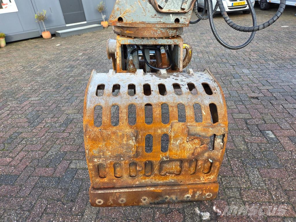 Sennebogen 821 overslagkraan met roterende sorteergrijper Avfalls / industri hantering