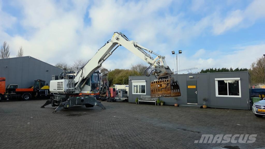 Sennebogen 821 overslagkraan met roterende sorteergrijper Avfalls / industri hantering