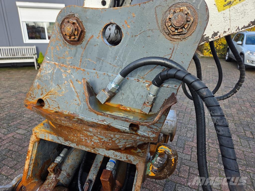Sennebogen 821 overslagkraan met roterende sorteergrijper Waste / industry handlers