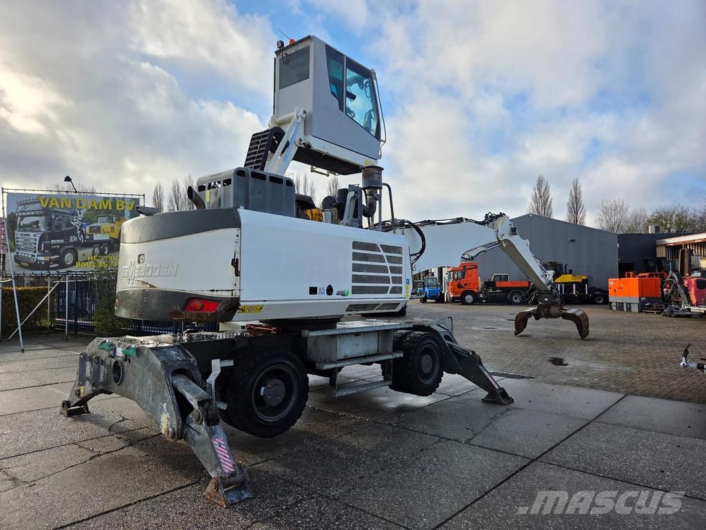 Sennebogen 821 overslagkraan met roterende sorteergrijper Manejadores de residuos industriales