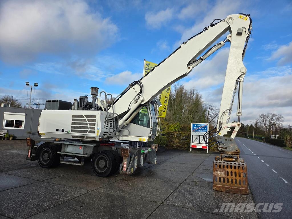 Sennebogen 821 overslagkraan met roterende sorteergrijper Movimentazione rifiuti