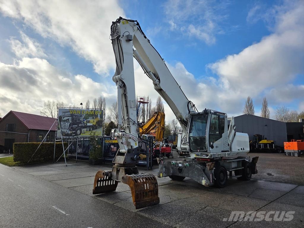 Sennebogen 821 overslagkraan met roterende sorteergrijper Manejadores de residuos industriales
