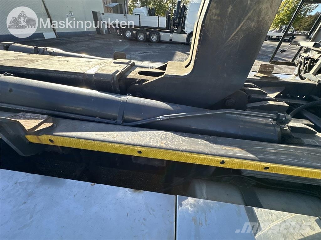 Scania R440LB6X2*4HNB Camiones polibrazo