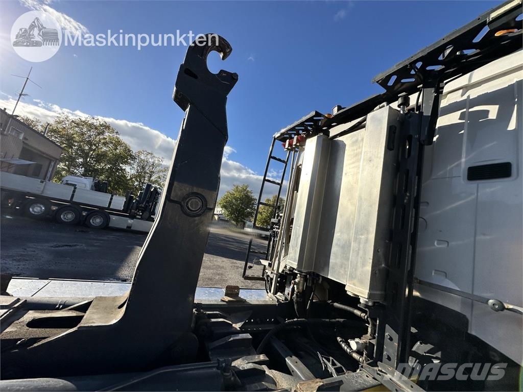 Scania R440LB6X2*4HNB Camiones polibrazo