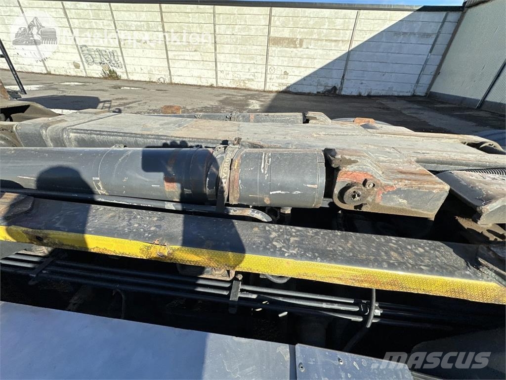 Scania R440LB6X2*4HNB Camiones polibrazo