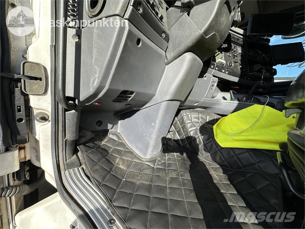 Scania R440LB6X2*4HNB Camiones polibrazo
