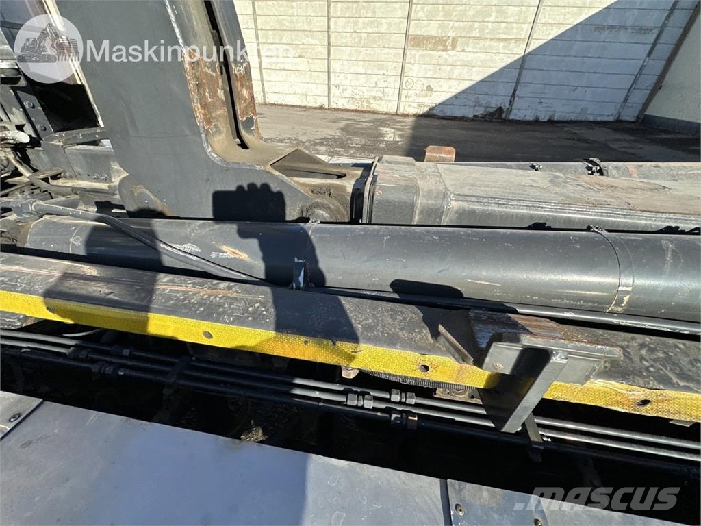 Scania R440LB6X2*4HNB Camiones polibrazo