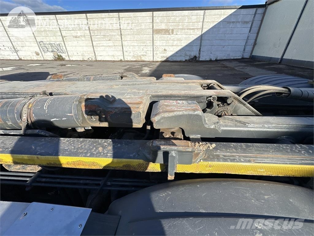 Scania R440LB6X2*4HNB Camiones polibrazo