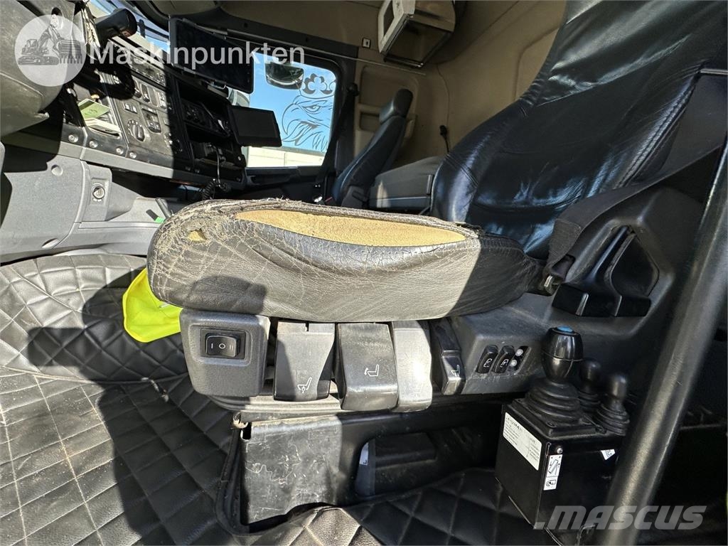 Scania R440LB6X2*4HNB Camiones polibrazo