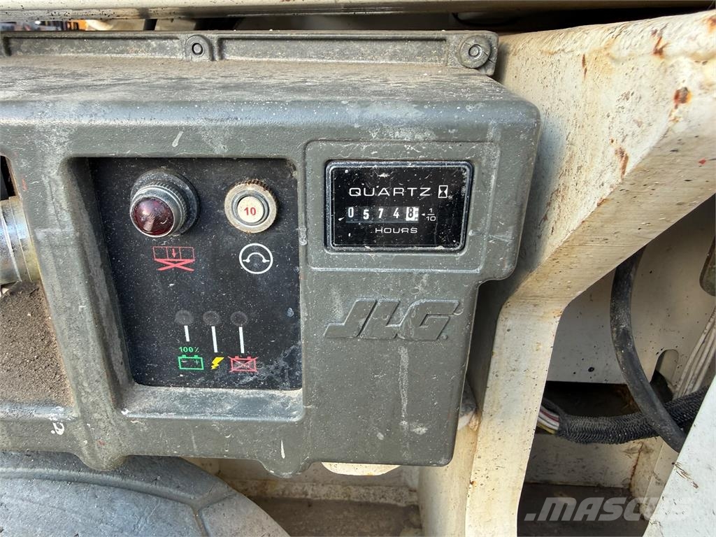 JLG 1930 ES رافعات مقصية الشكل