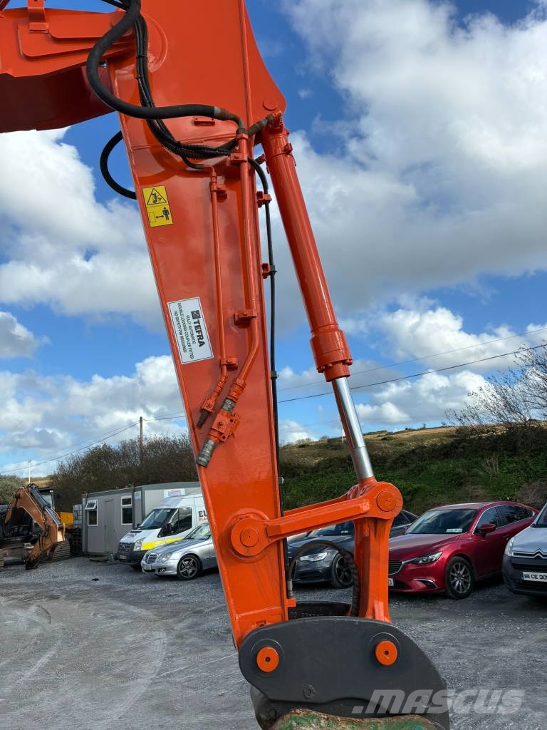 Hitachi ZX 210 LC-3 Roomikekskavaatorid