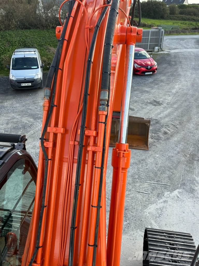 Hitachi ZX 210 LC-3 Roomikekskavaatorid
