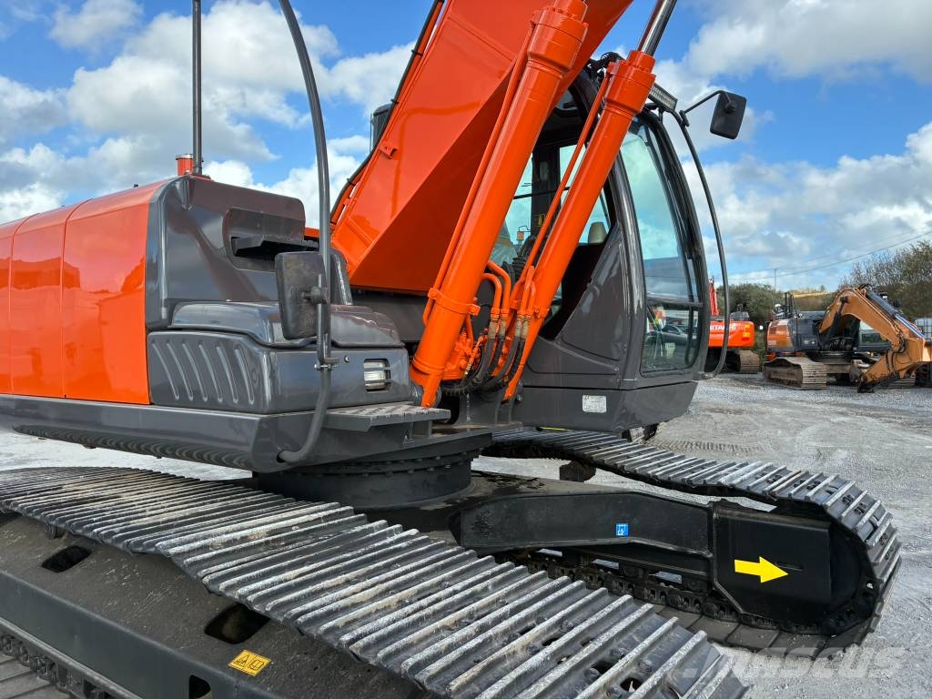 Hitachi ZX 210 LC-3 Roomikekskavaatorid