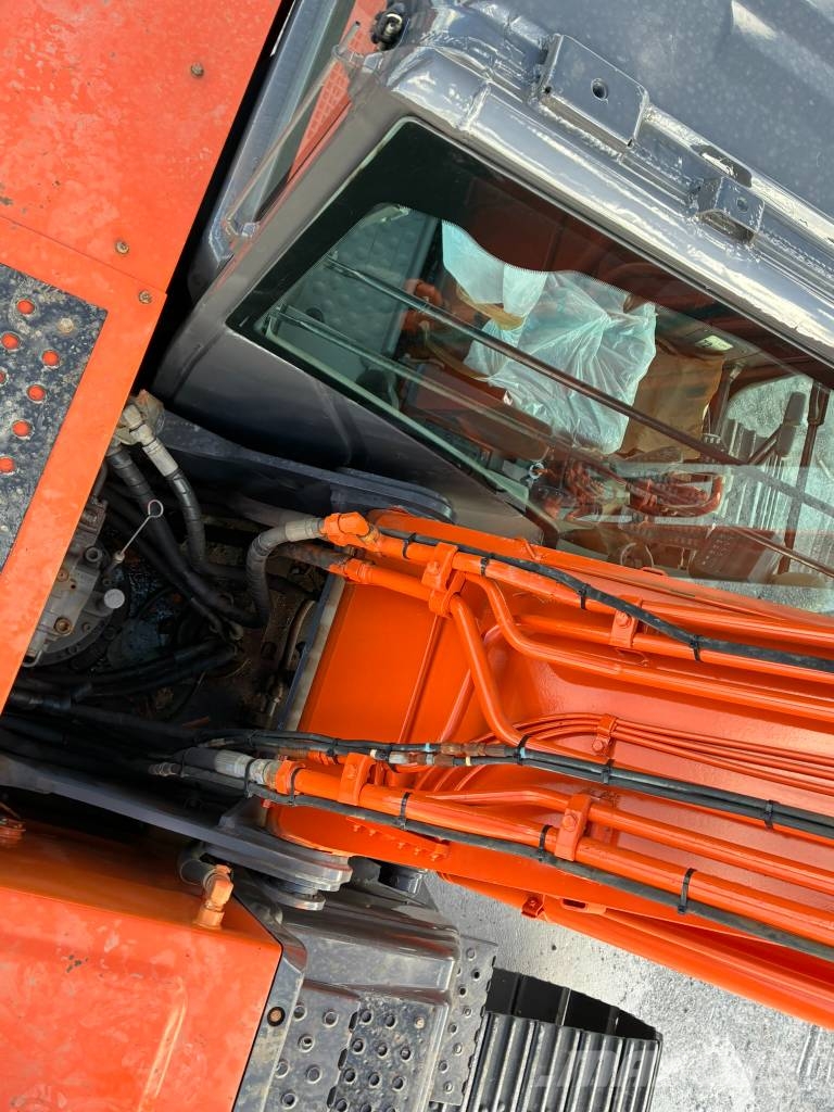 Hitachi ZX 210 LC-3 Roomikekskavaatorid