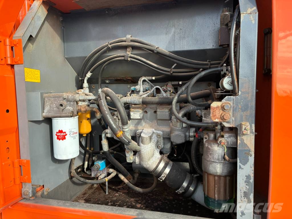 Hitachi ZX 210 LC-3 Roomikekskavaatorid