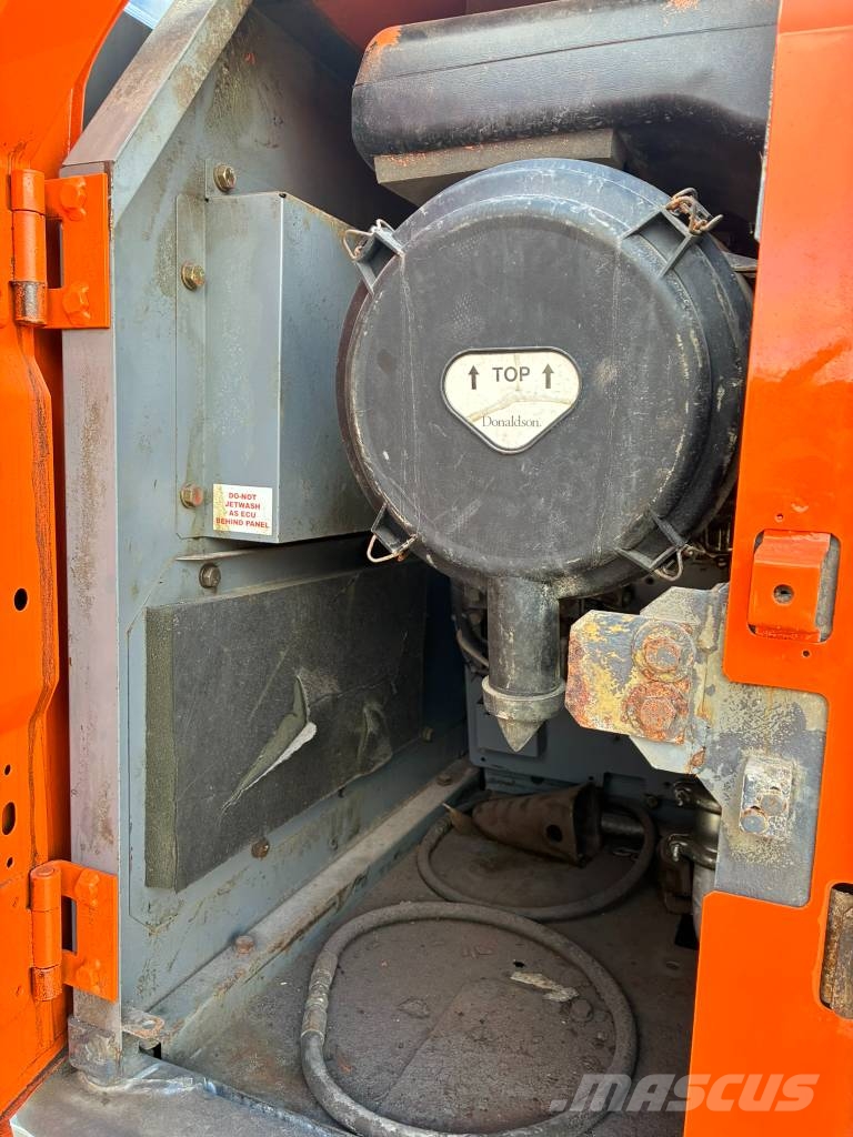 Hitachi ZX 210 LC-3 Roomikekskavaatorid