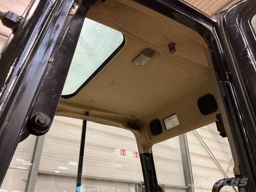 Kubota U 56-5 Kabinos ir interjeras