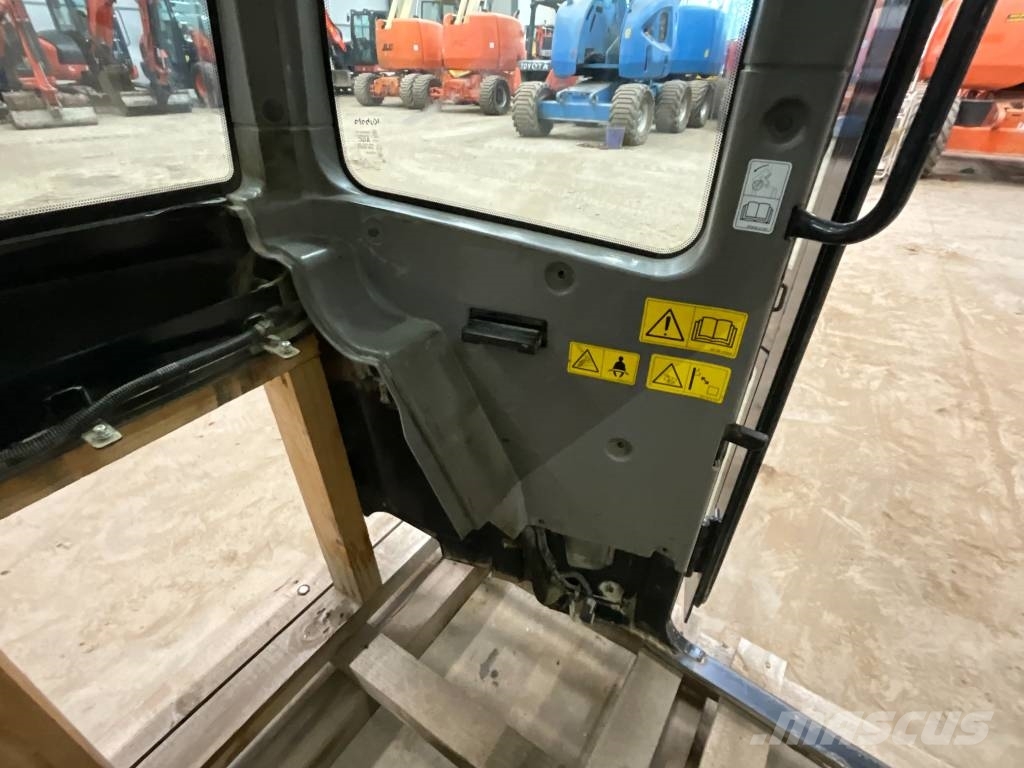 Kubota U 56-5 Kabinos ir interjeras