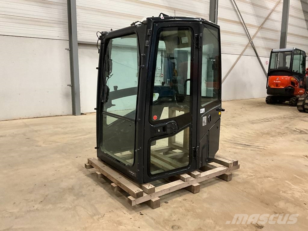 Kubota U 56-5 Kabinos ir interjeras