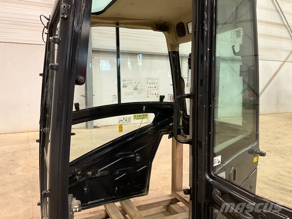 Kubota U 56-5 Kabinos ir interjeras
