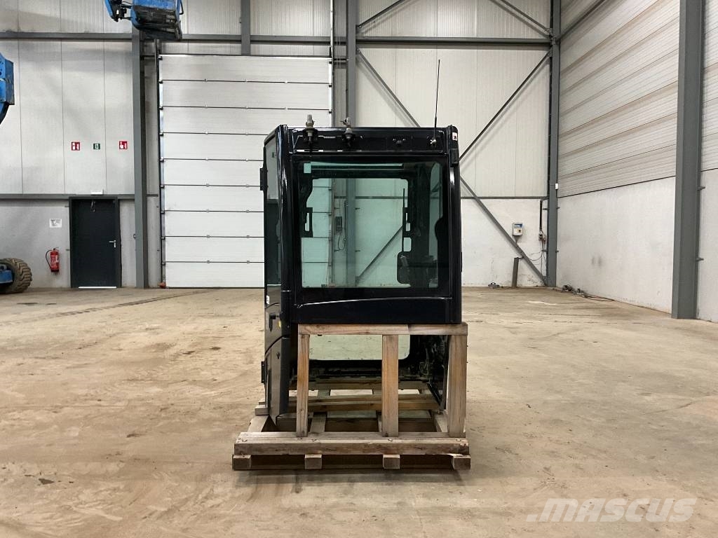 Kubota U 56-5 Kabinos ir interjeras