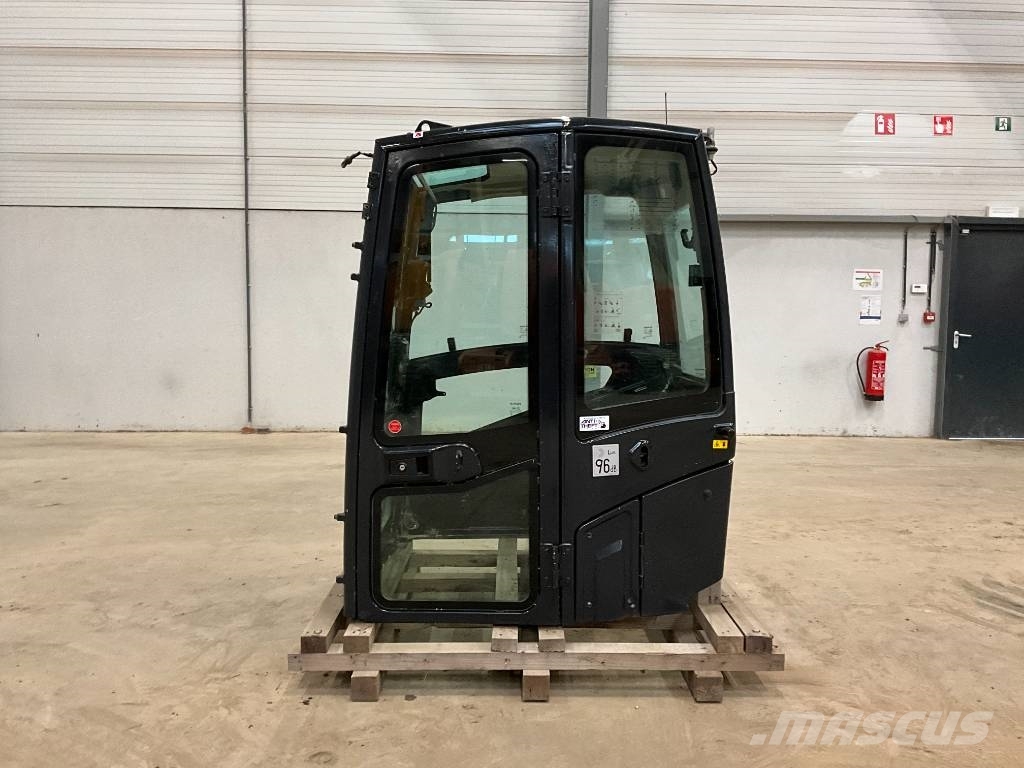 Kubota U 56-5 Kabinos ir interjeras
