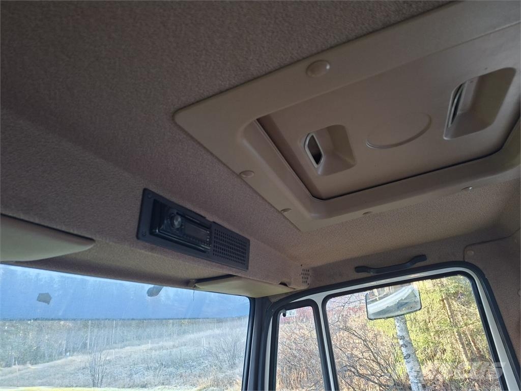 Mercedes-Benz 1114 Umpikorinen (BB) 5950cm3 Kamioni za prevoz životinja