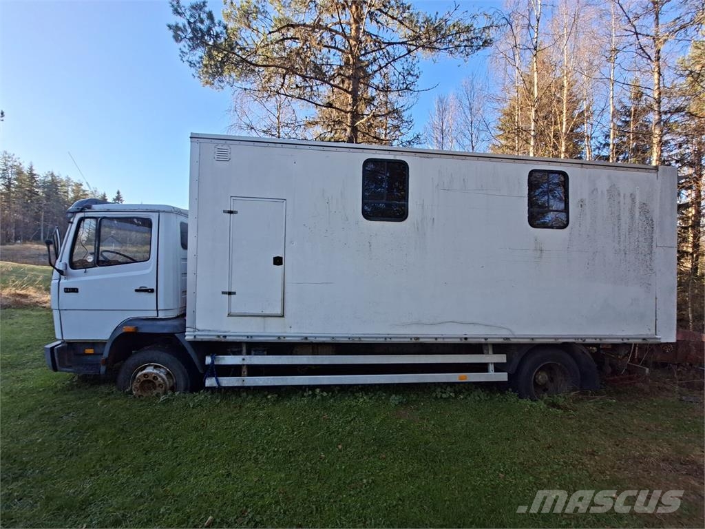 Mercedes-Benz 1114 Umpikorinen (BB) 5950cm3 Kamioni za prevoz životinja