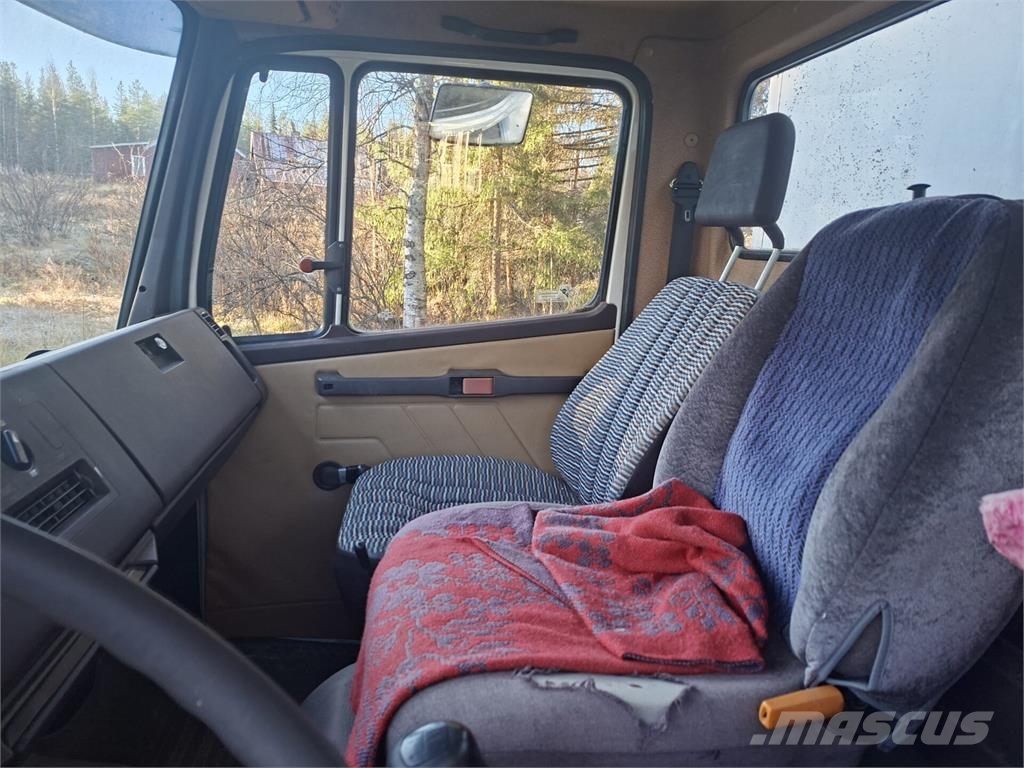 Mercedes-Benz 1114 Umpikorinen (BB) 5950cm3 Kamioni za prevoz životinja