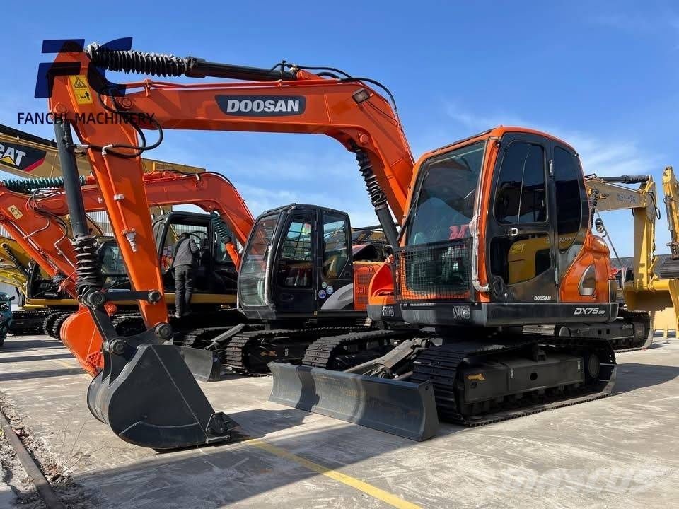 Doonsan DX75 Bageri guseničari