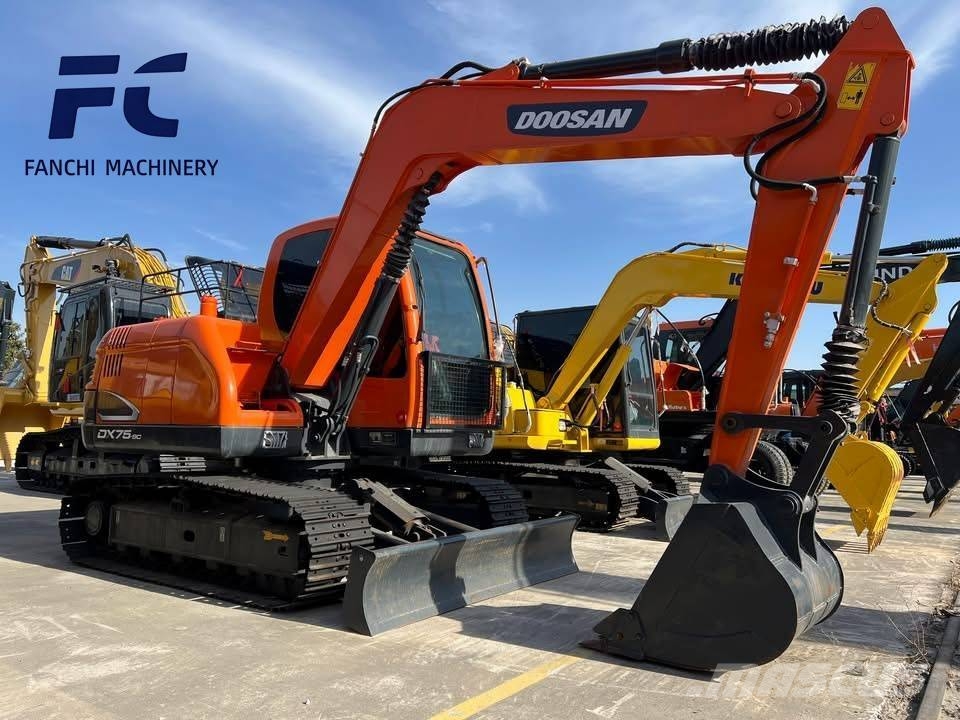 Doonsan DX75 Bageri guseničari