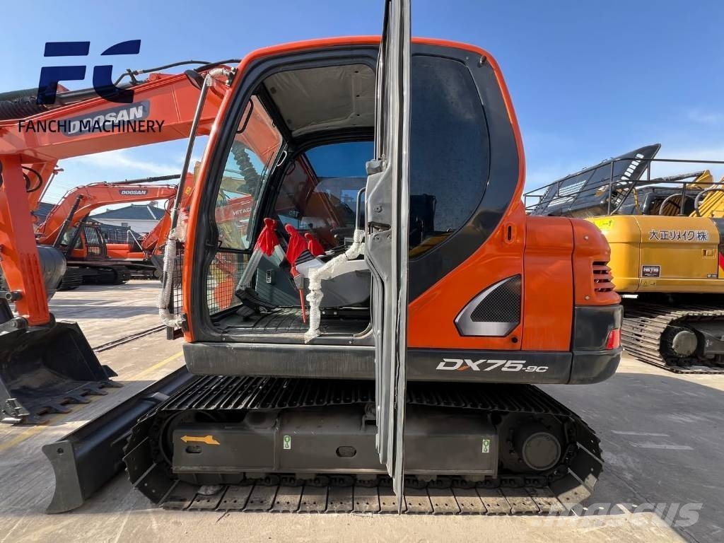 Doonsan DX75 Bageri guseničari