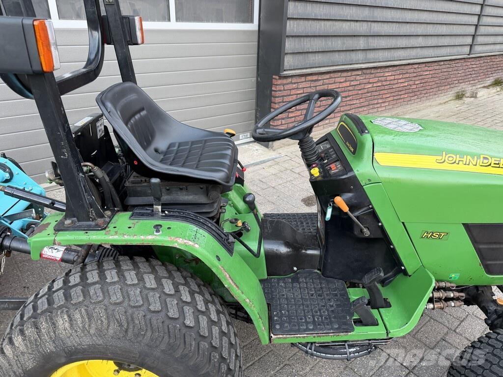 John Deere 4110 Compacttrekker (4WD / HST) Traktoren
