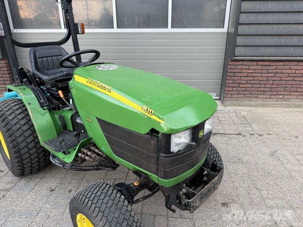 John Deere 4110 Compacttrekker (4WD / HST) Traktoren