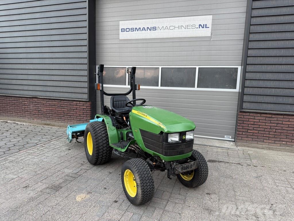 John Deere 4110 Compacttrekker (4WD / HST) Traktoren