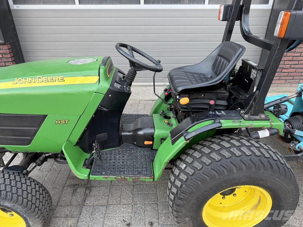 John Deere 4110 Compacttrekker (4WD / HST) Traktoren