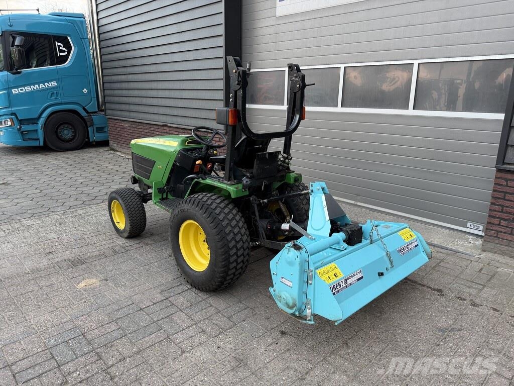 John Deere 4110 Compacttrekker (4WD / HST) Traktoren