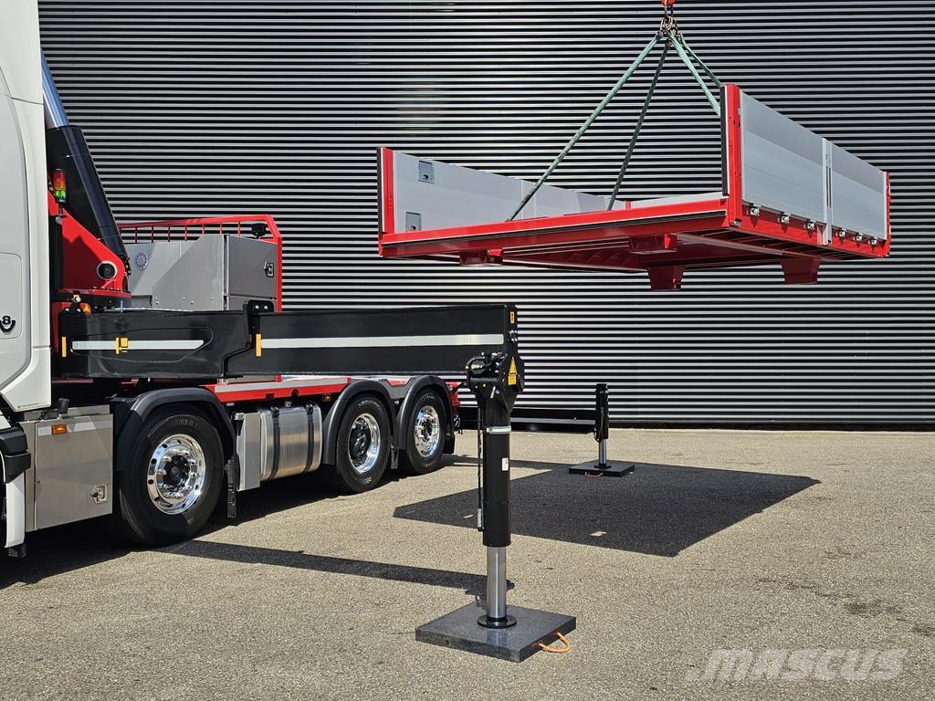 Scania R590 V8 8x2 / HMF 9520 CRANE - JIB - WINCH / TRACT Camiones grúa