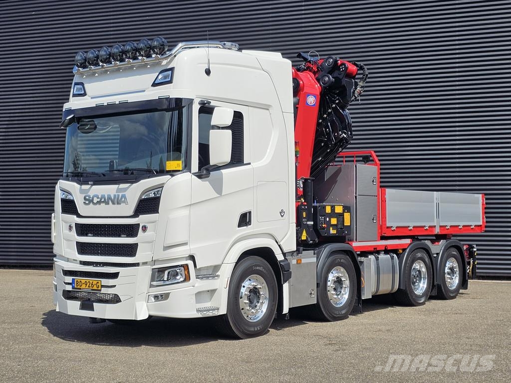 Scania R590 V8 8x2 / HMF 9520 CRANE - JIB - WINCH / TRACT Camiones grúa