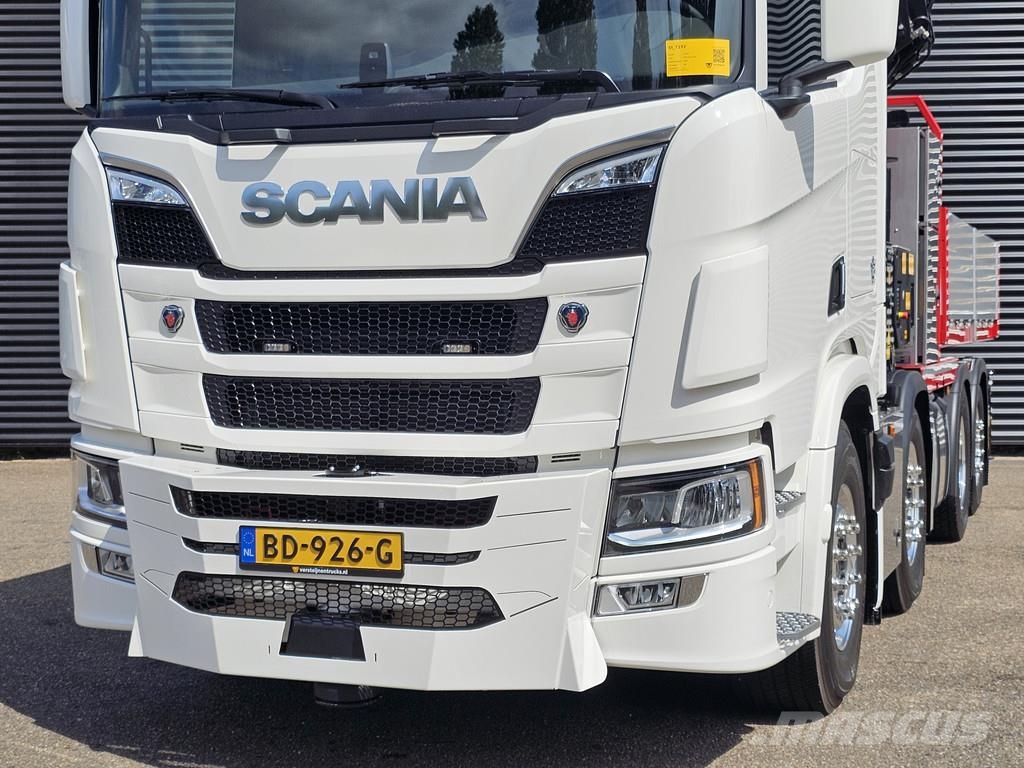 Scania R590 V8 8x2 / HMF 9520 CRANE - JIB - WINCH / TRACT Camiones grúa