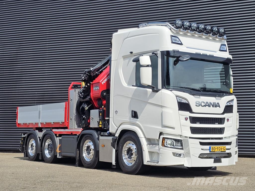 Scania R590 V8 8x2 / HMF 9520 CRANE - JIB - WINCH / TRACT Camiones grúa
