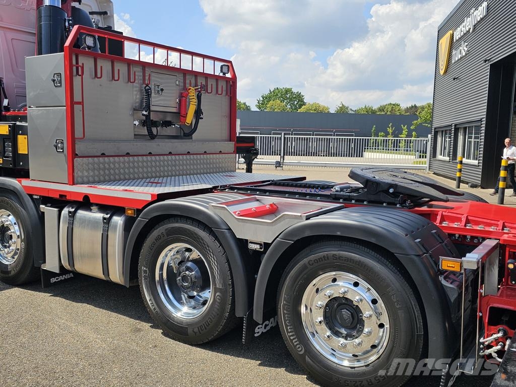 Scania R590 V8 8x2 / HMF 9520 CRANE - JIB - WINCH / TRACT Camiones grúa