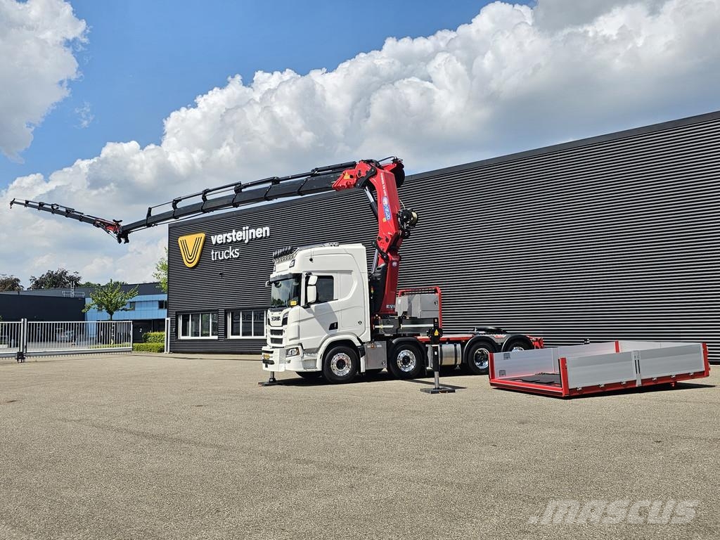 Scania R590 V8 8x2 / HMF 9520 CRANE - JIB - WINCH / TRACT Camiones grúa